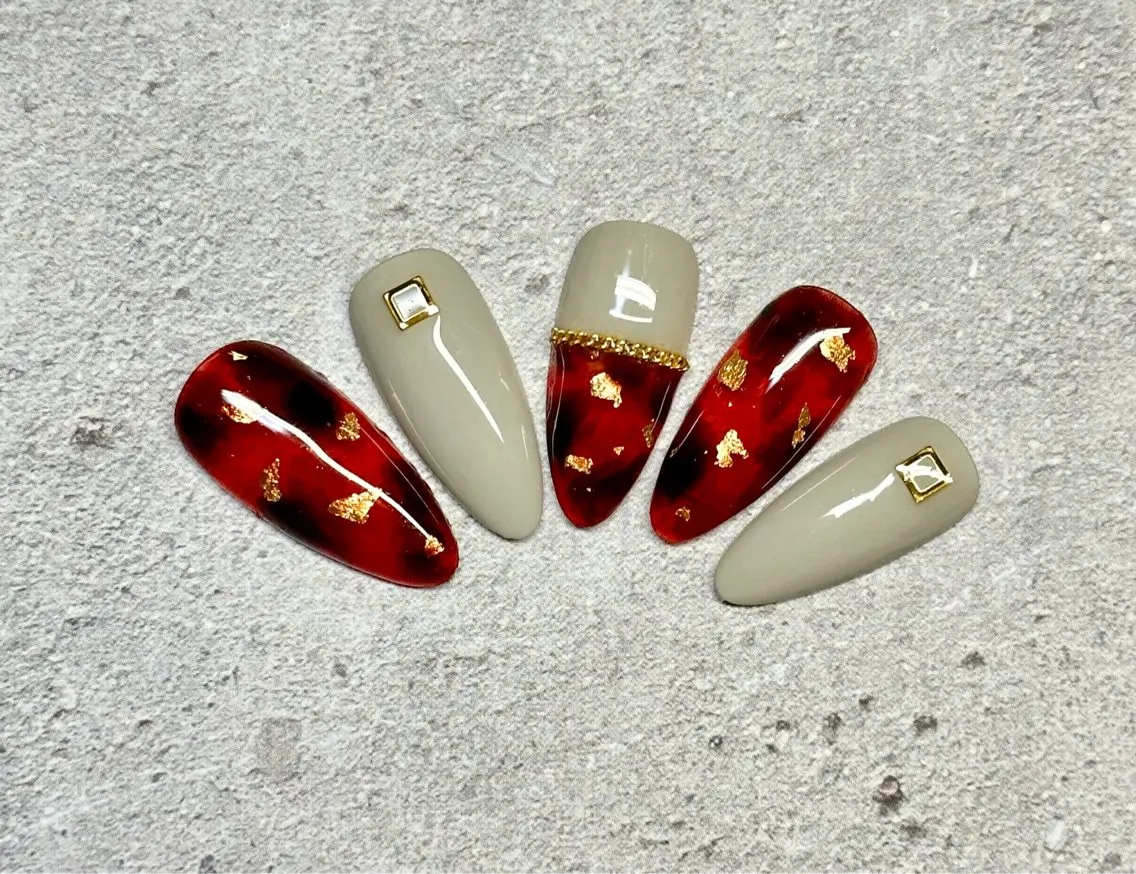 ネイル オーロラネイル べっ甲ネイル フレンチネイル ニュアンスネイル 赤色 Mai’s nailのネイルデザイン