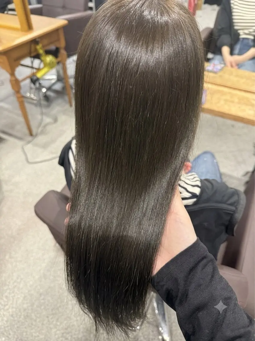 カラー ベージュカラー オリーブベージュ 望月 憂嘉のヘアスタイル