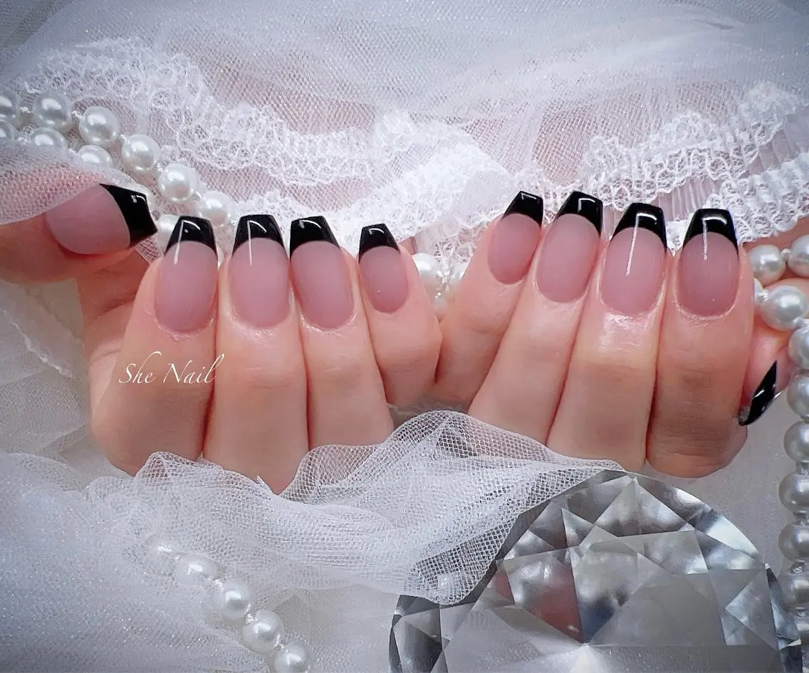 ネイル フレンチネイル ネイルチップ ハンドネイル ISA_ BELLAのネイルデザイン