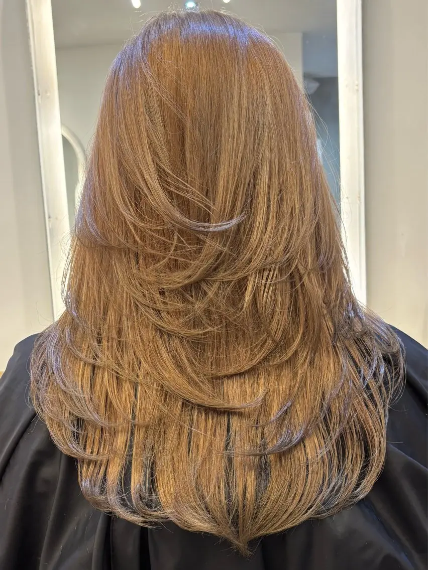 ロング カラー ベージュカラー オリーブベージュ レイヤーカット ヘアカラー 韓国🇰🇷透明感 ERIのヘアスタイル