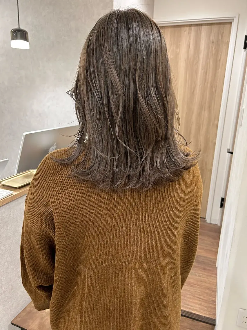 ミディアム カラー ミディアムレイヤー ブリーチ 透明感カラー グレージュ ブリーチなしカラー カット ヘアカラー トリートメント ボブ/ハイトーン 福生Radix 下田のヘアスタイル