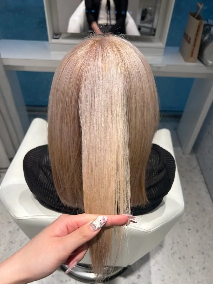 セミロング カラー 𝐑𝐈𝐎ྀིのヘアスタイル