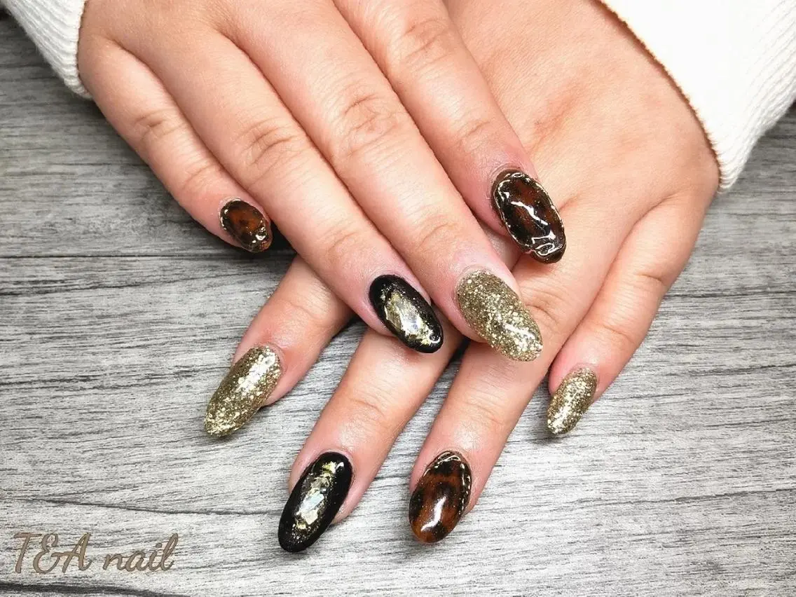ミディアム ネイル アニマル柄 べっ甲ネイル 長さ出し ジェルネイル キラキラネイル T&A nailのネイルデザイン
