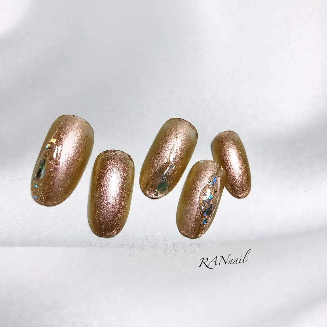 ネイル フットネイル ゴールド ホログラムネイル 氷ネイル・うるうるネイル キラキラネイル RAN nailのネイルデザイン