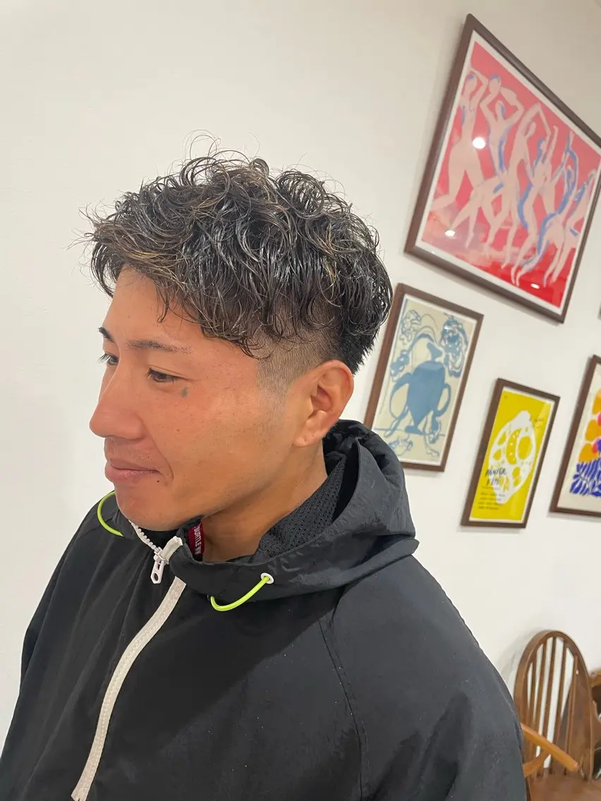 ショート パーマ メンズ メンズパーマ 岡田 駿也のヘアスタイル