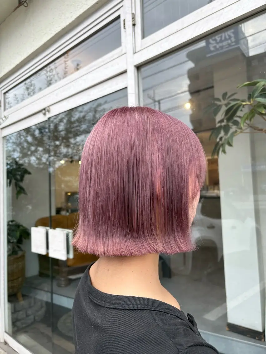 ショート カラー ブリーチ ヘアカラー 黒川 綾音のヘアスタイル