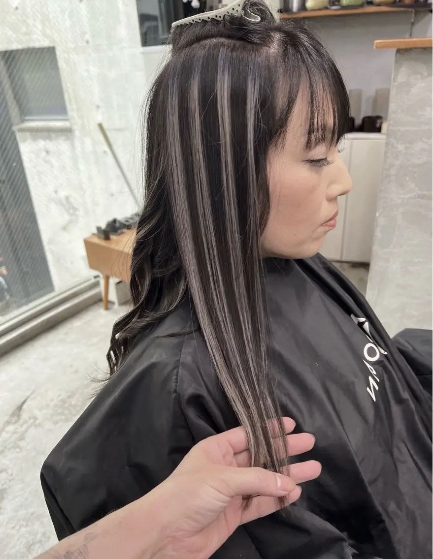 ロング カラー ダークグレー ダークグレージュ グレージュ ハイライトカラー ハイライト ヘアカラー トリートメント 指名数No.1 /NAOYAのヘアスタイル