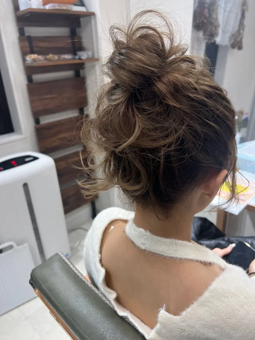 ロング ヘアアレンジ お団子ヘア 山室 敬義のヘアスタイル