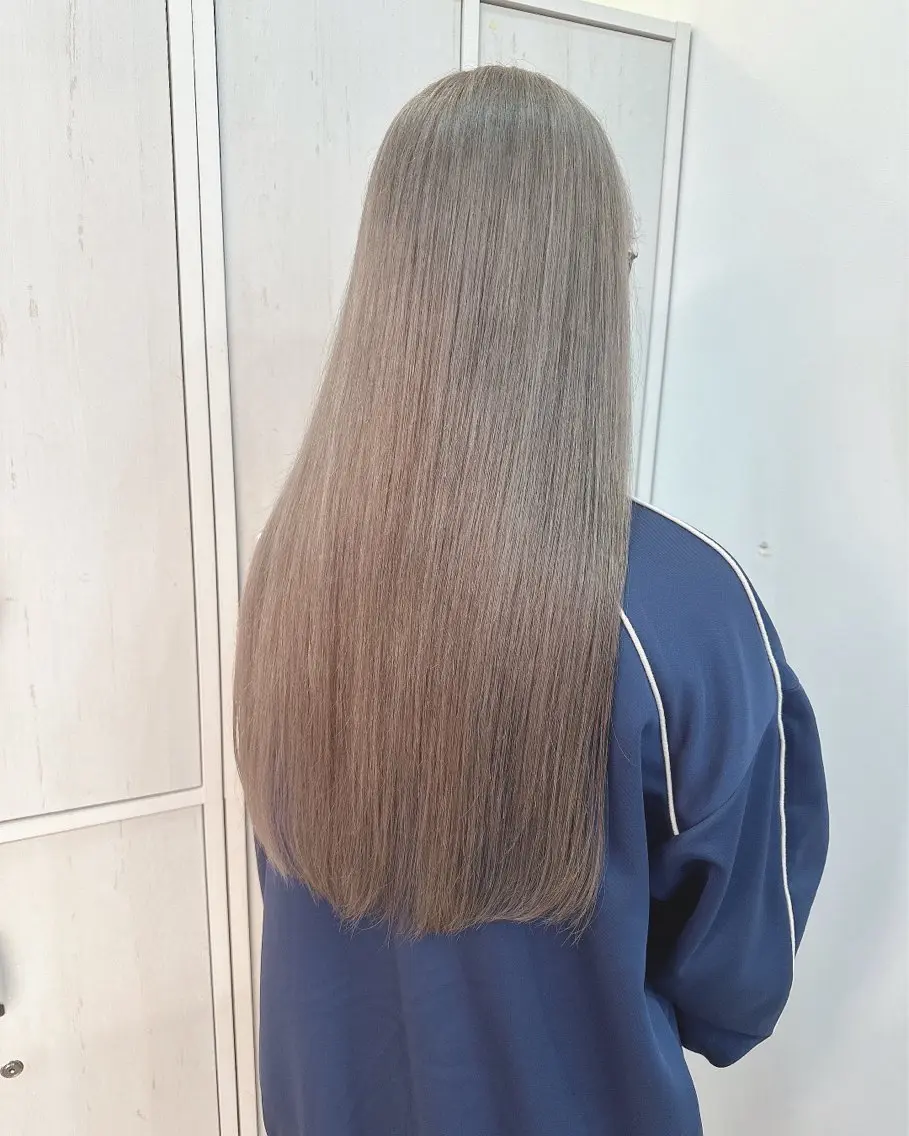 ロング カラー ベージュカラー シルバー シルバーベージュ ヘアカラー トリートメント 【Zina札幌大通】 店長 福間 和也のヘアスタイル