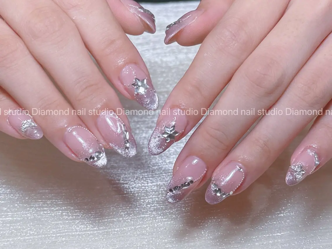 ネイル アートネイル オーロラネイル フラッシュネイル ガーリー キラキラネイル ハンドネイル Una NAILMANAMIのネイルデザイン