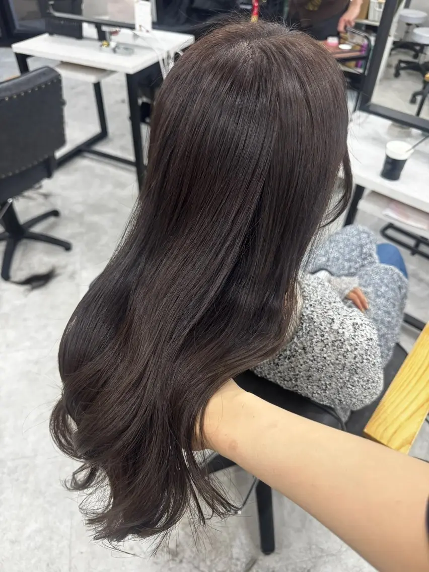ロング カラー アッシュ アッシュブラウン ベージュカラー 黒髪 ブリーチ ヘアカラー トリートメント 赤み無し柔らかカラー 【梅田】madokaのヘアスタイル