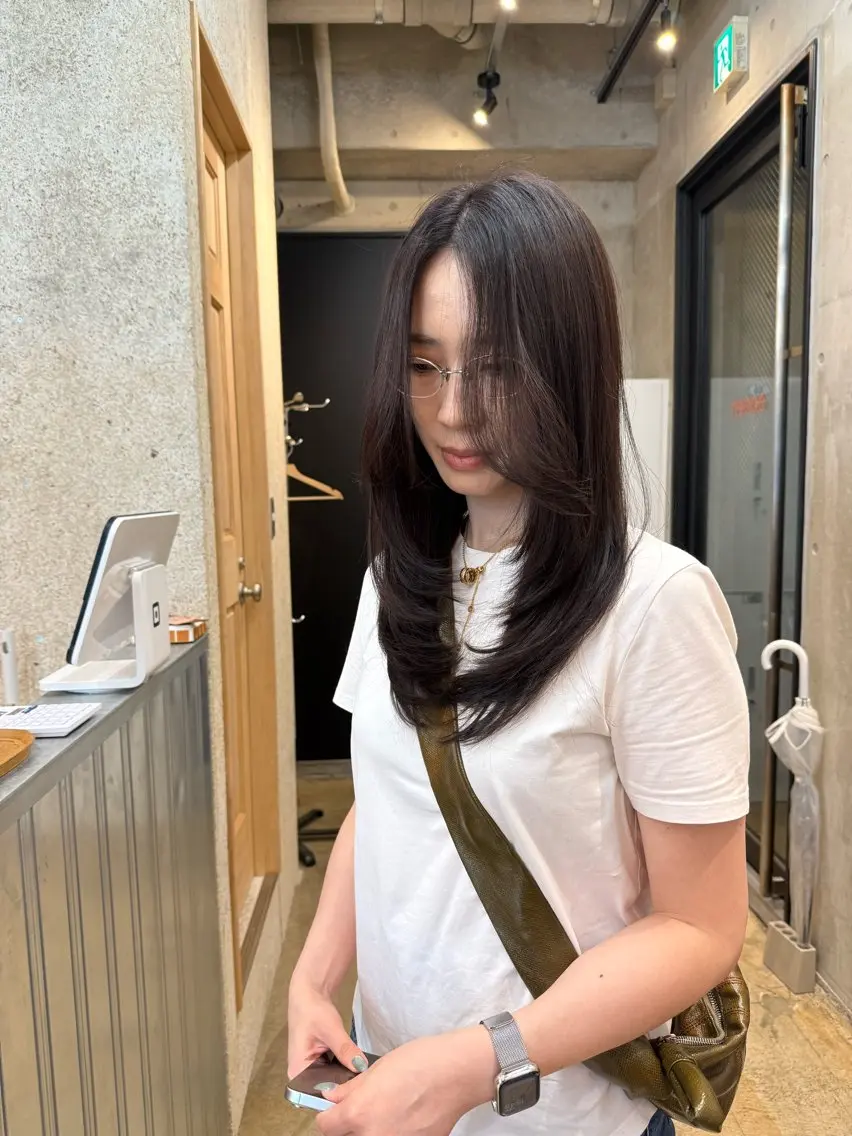 ロング カラー ヘアアレンジ ブリーチ ブリーチなしカラー パープルカラー レイヤーカット REONA🪽✨薬院 レイヤーカット🫧のヘアスタイル