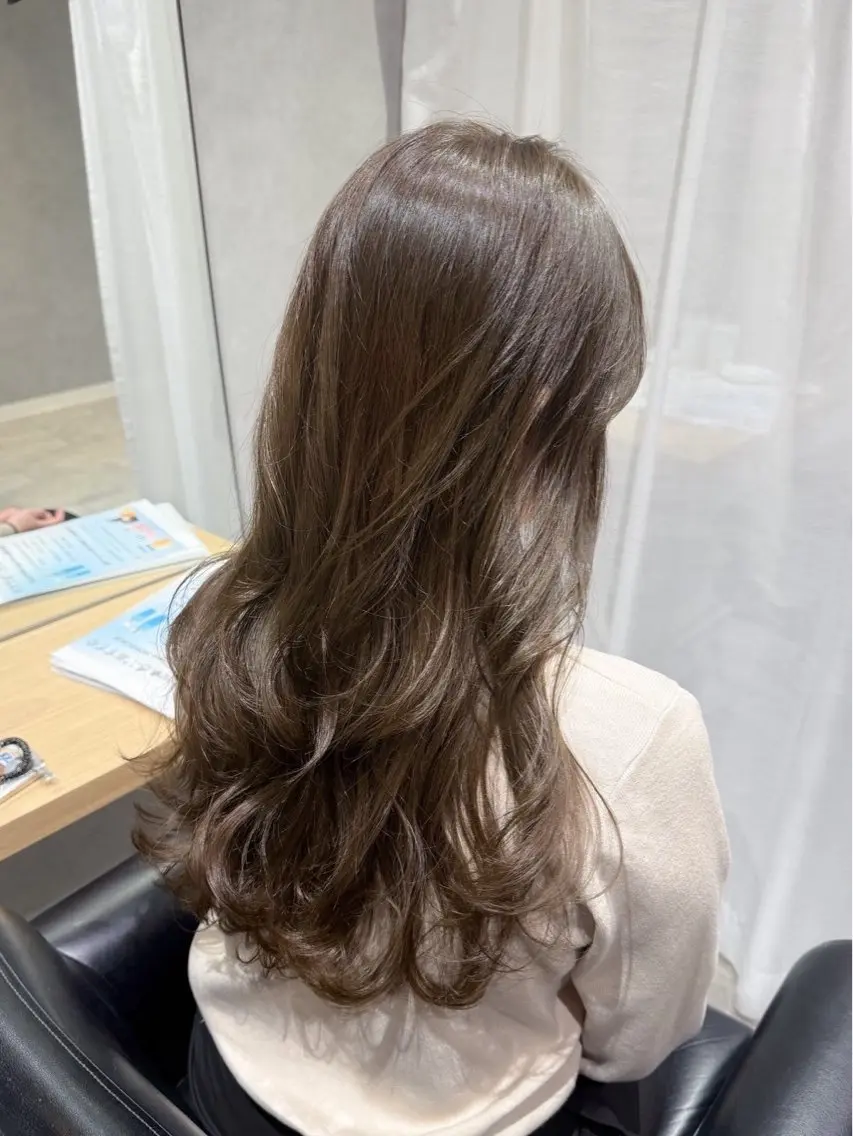 ロング ヘアカラー 前田 彩衣里のヘアスタイル