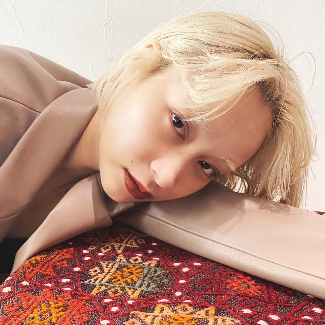 ミディアム カラー hollo 原宿のヘアスタイル