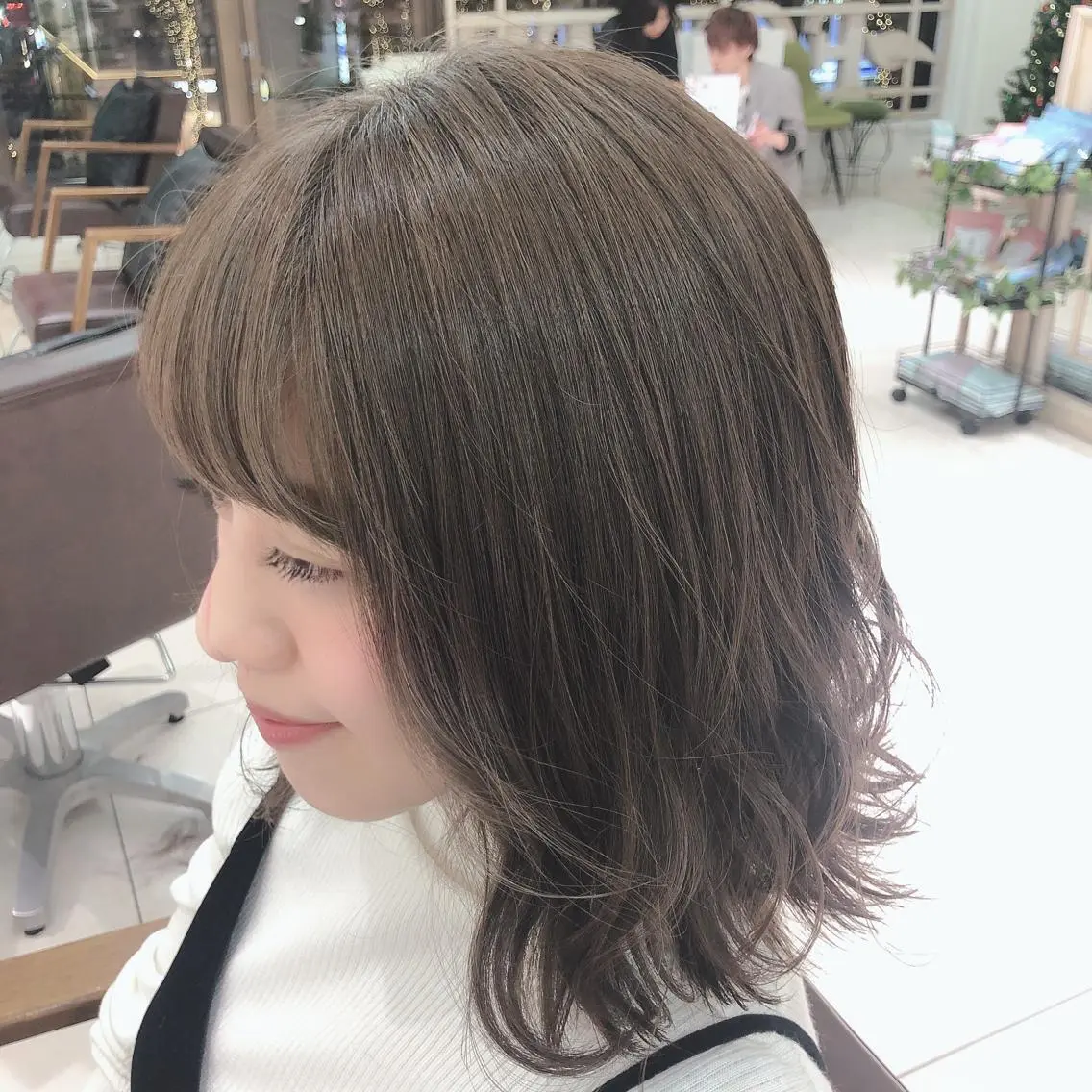 ミディアム カラー TRENCH　相澤 果歩のヘアスタイル