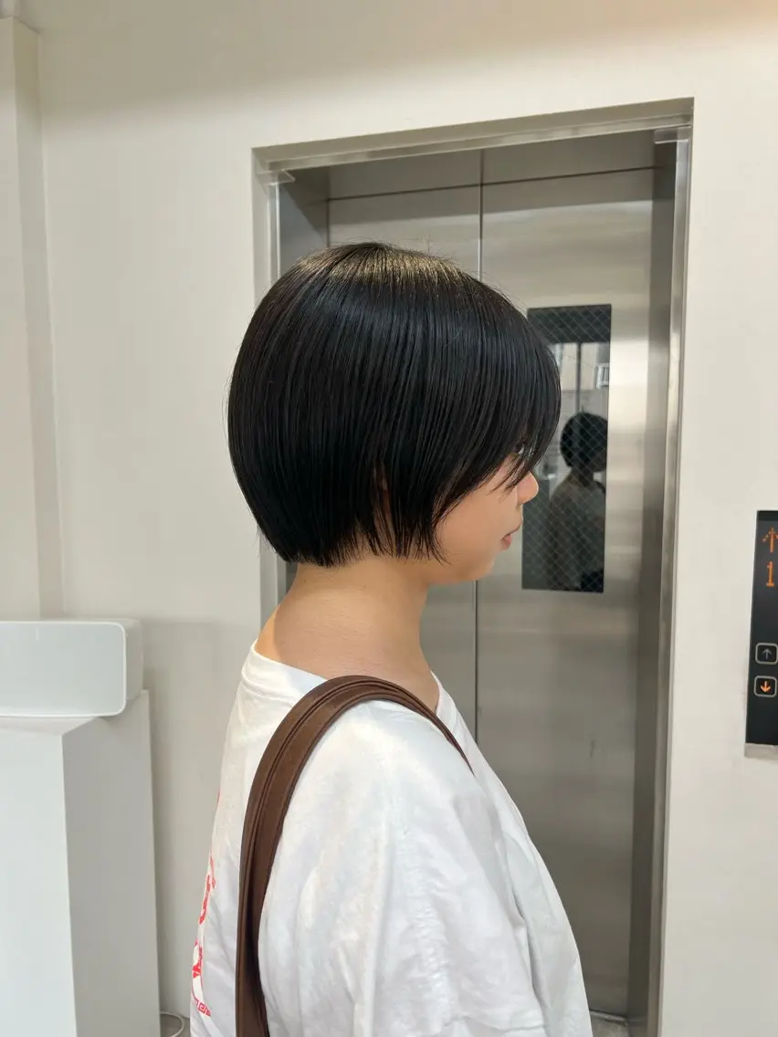 ショート ボブ 伸ばしかけ AmiLi HONOKAのヘアスタイル