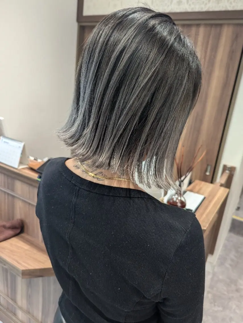 ミディアム カラー ボブ 外ハネヘア ヘアカラー トリートメント 🩶ハイライトカラー 🩶ASH西葛西鈴木のヘアスタイル