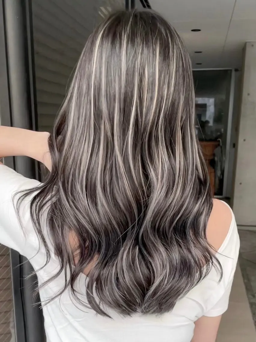 ロング カラー シールエクステ バレイヤージュ ベージュカラー ブリーチ ケアブリーチ ヘアカラー トリートメント 大阪梅田/レイヤー/ ハイライト/yuuのヘアスタイル