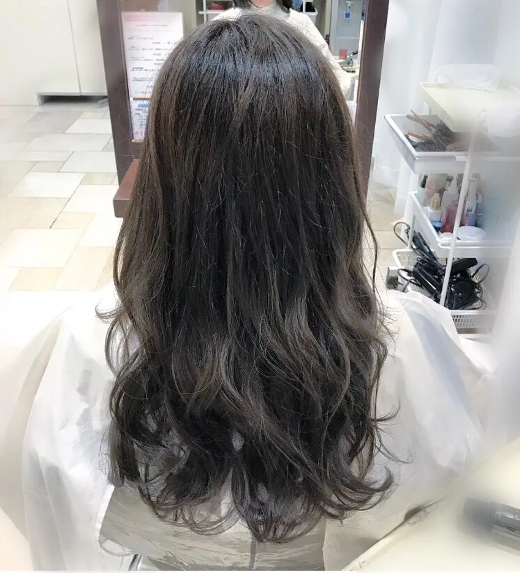 セミロング カラー アッシュ イルミナカラー 白髪ぼかし/ブリーチ /縮毛矯正/ヨナミネのヘアスタイル