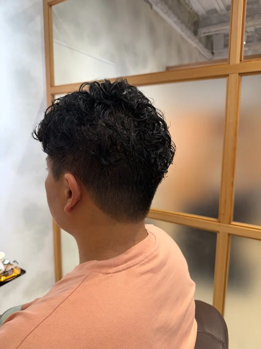 パーマ メンズ センターパート メンズパーマ ニュアンスパーマ カット パーマ レディースカット モデル募集　山田省吾のヘアスタイル
