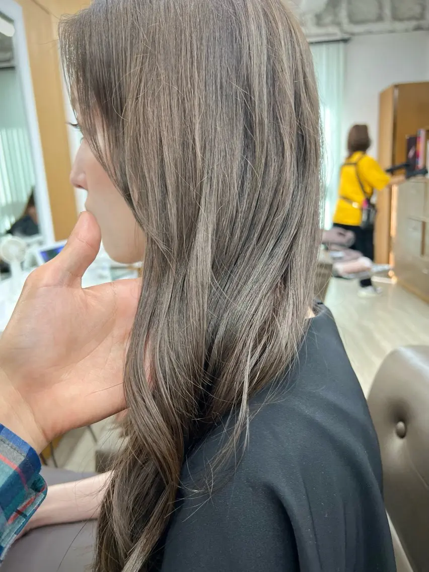 ロング カラー ベージュカラー オリーブベージュ 透明感カラー/ イルミナカラーヒロキのヘアスタイル