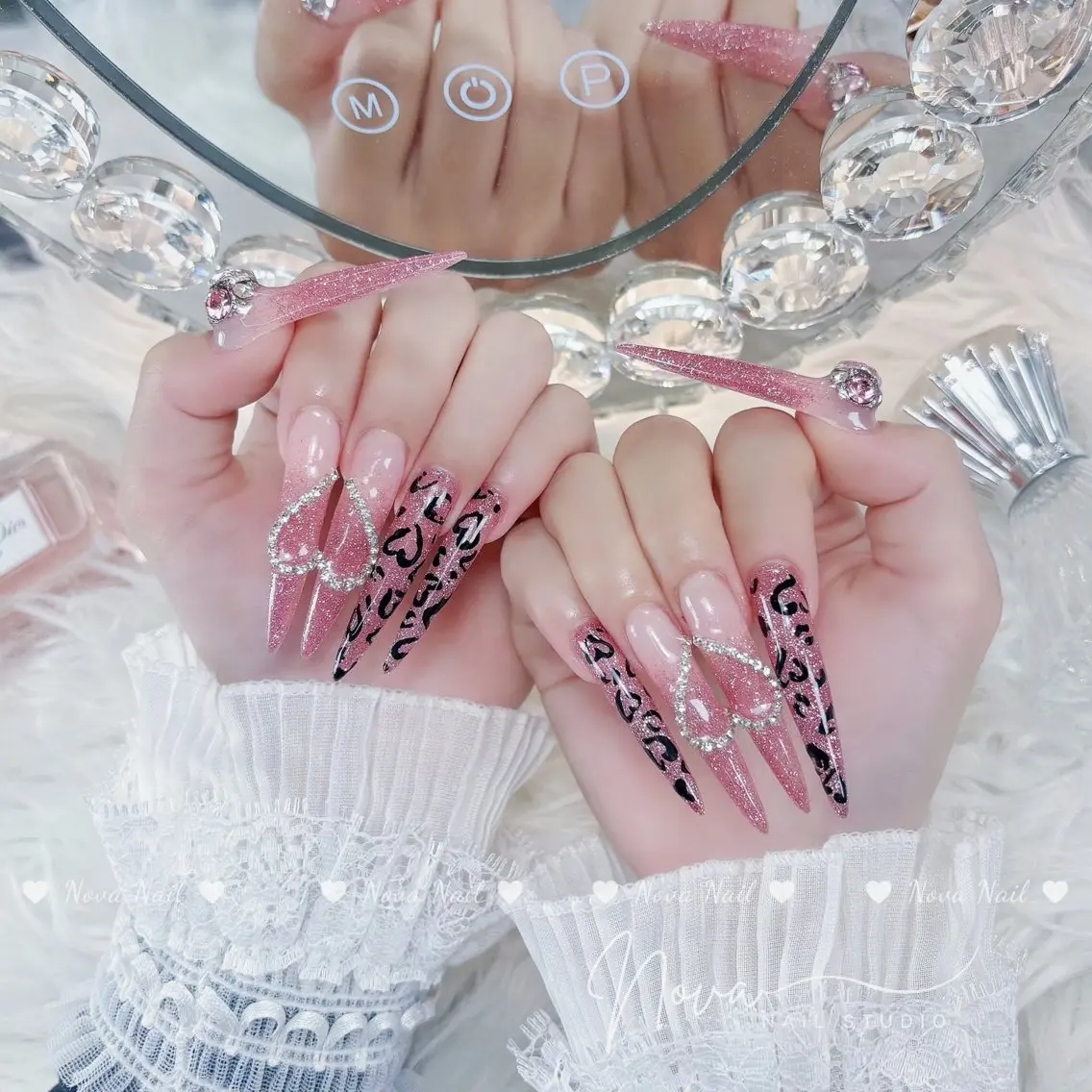 ネイル オーロラネイル ブルー チークネイル フレンチネイル ジェルネイル ハンドネイル ハンドケア Nova Nail Nambaのネイルデザイン