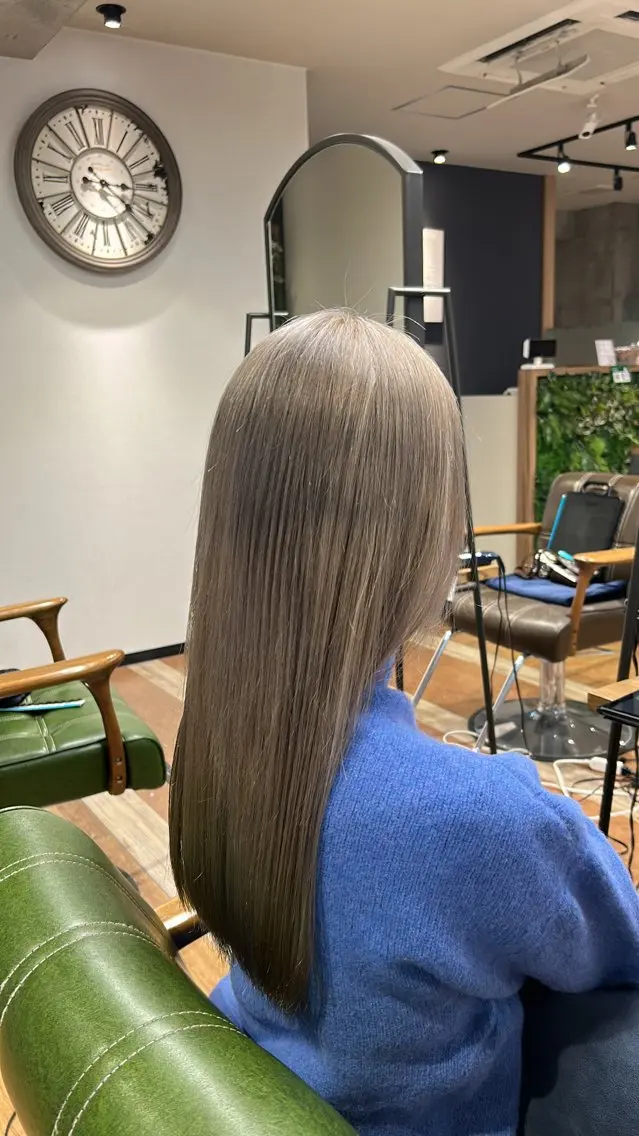 カット+カラー+1回ブリーチ+トリートメントの写真