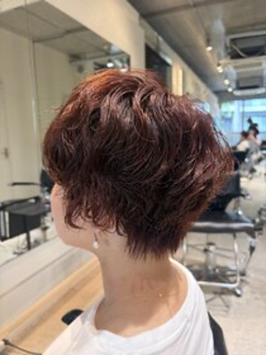 ショート カラー パーマ ブラウンカラー レッドカラー レッドブラウン ショートヘア ヘッドスパ 岡本 和未のヘアスタイル