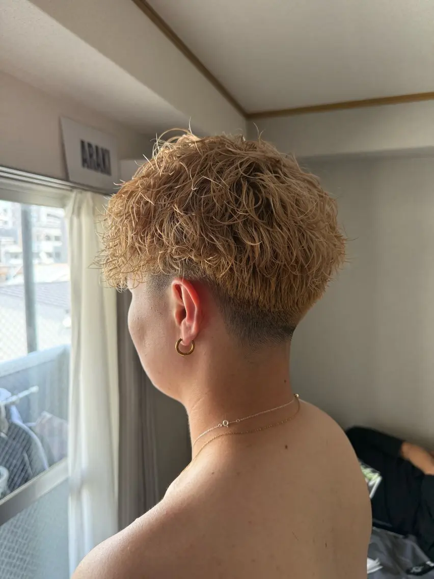 パーマ メンズ フェードカット 榎宮 隆富のヘアスタイル