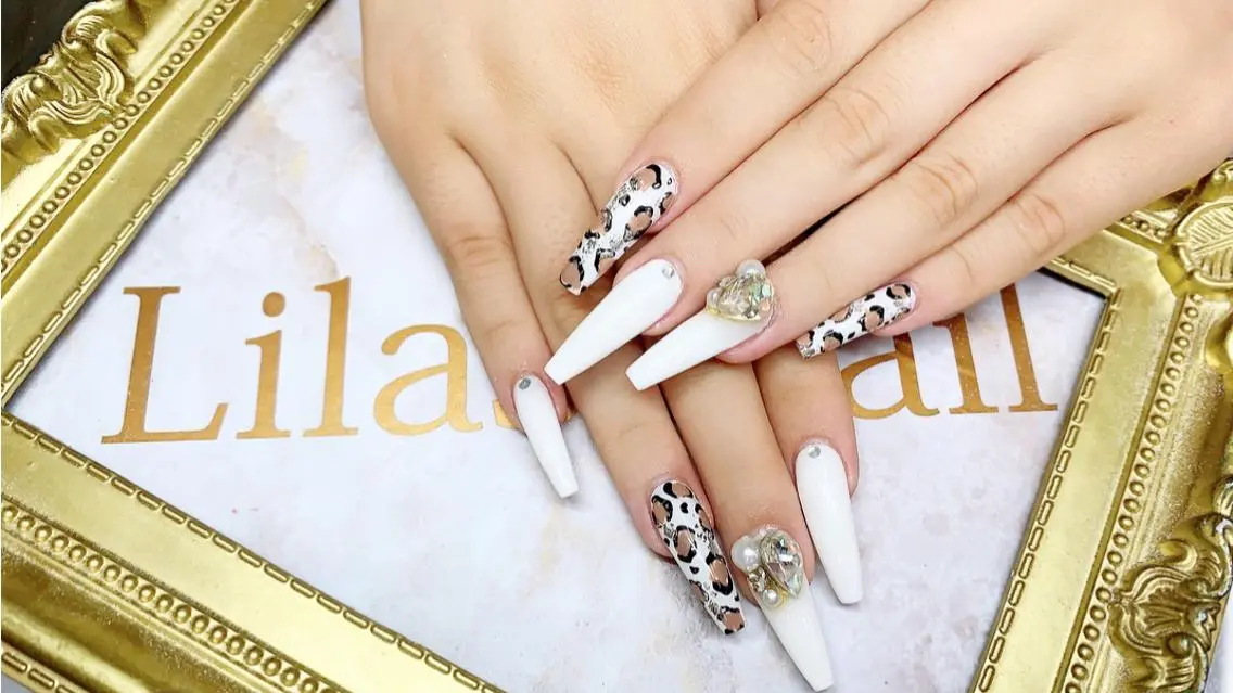ネイル アニマル柄 長さ出し ジェルネイル ハードジェル ロングネイル Lilas Nailのネイルデザイン