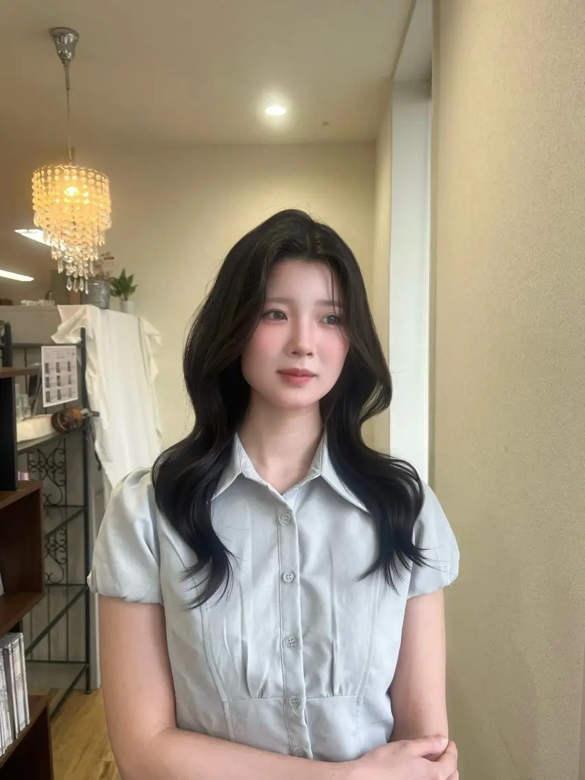 セミロング カット 喜屋武 美月のヘアスタイル