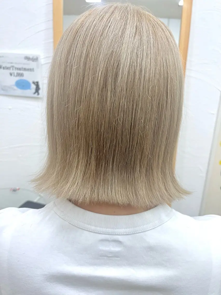 カラー ベージュカラー ダブルカラー ハイトーンカラー ホワイトベージュ カット ヘアカラー 遠山 祐樹のヘアスタイル