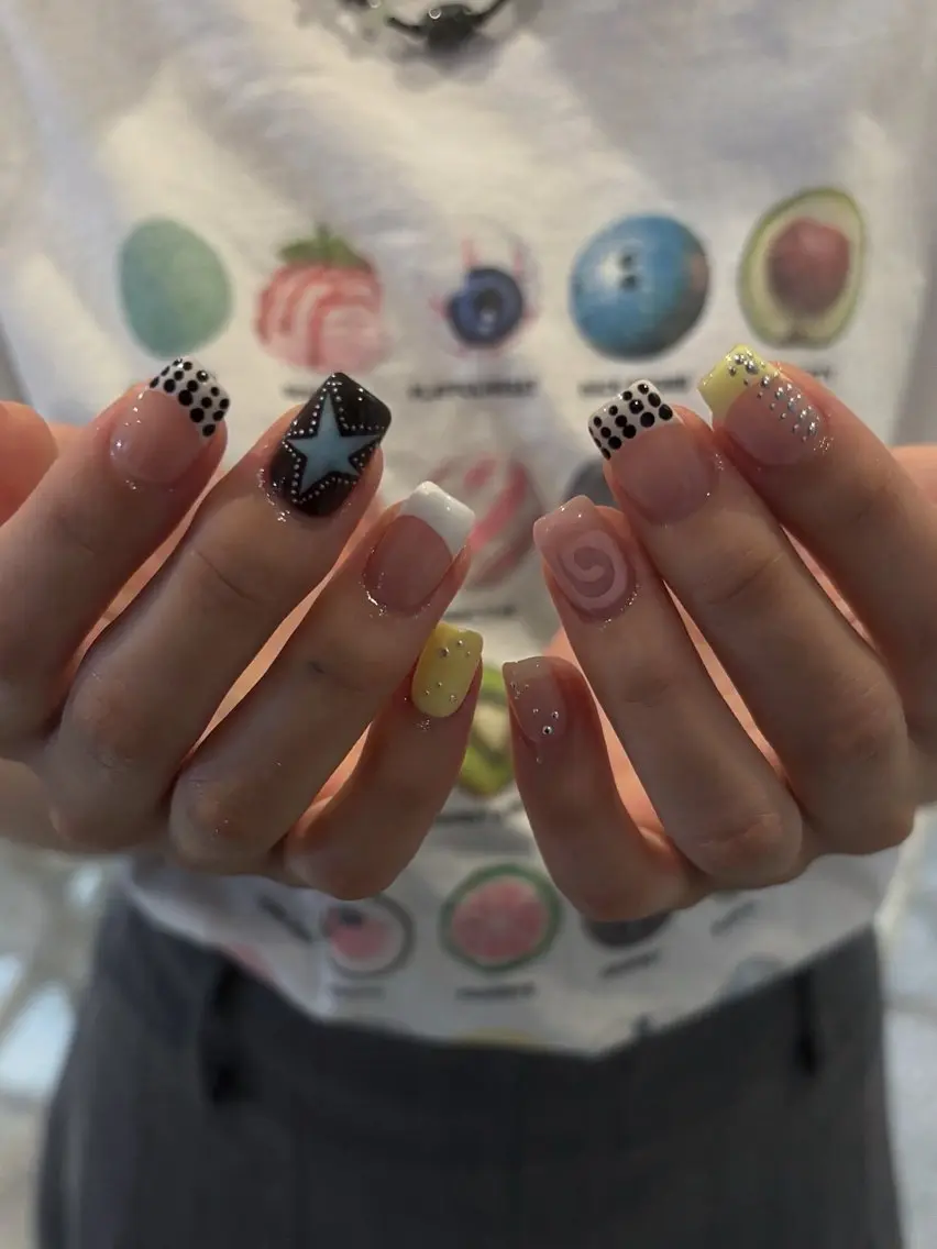 ネイル カジュアル ドット 韓国ネイル ニュアンスネイル ハンドネイル nao＿nail .929のネイルデザイン