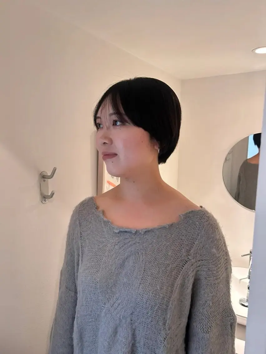 ショート カラー かがやしづ ⭐️ベージュのヘアスタイル