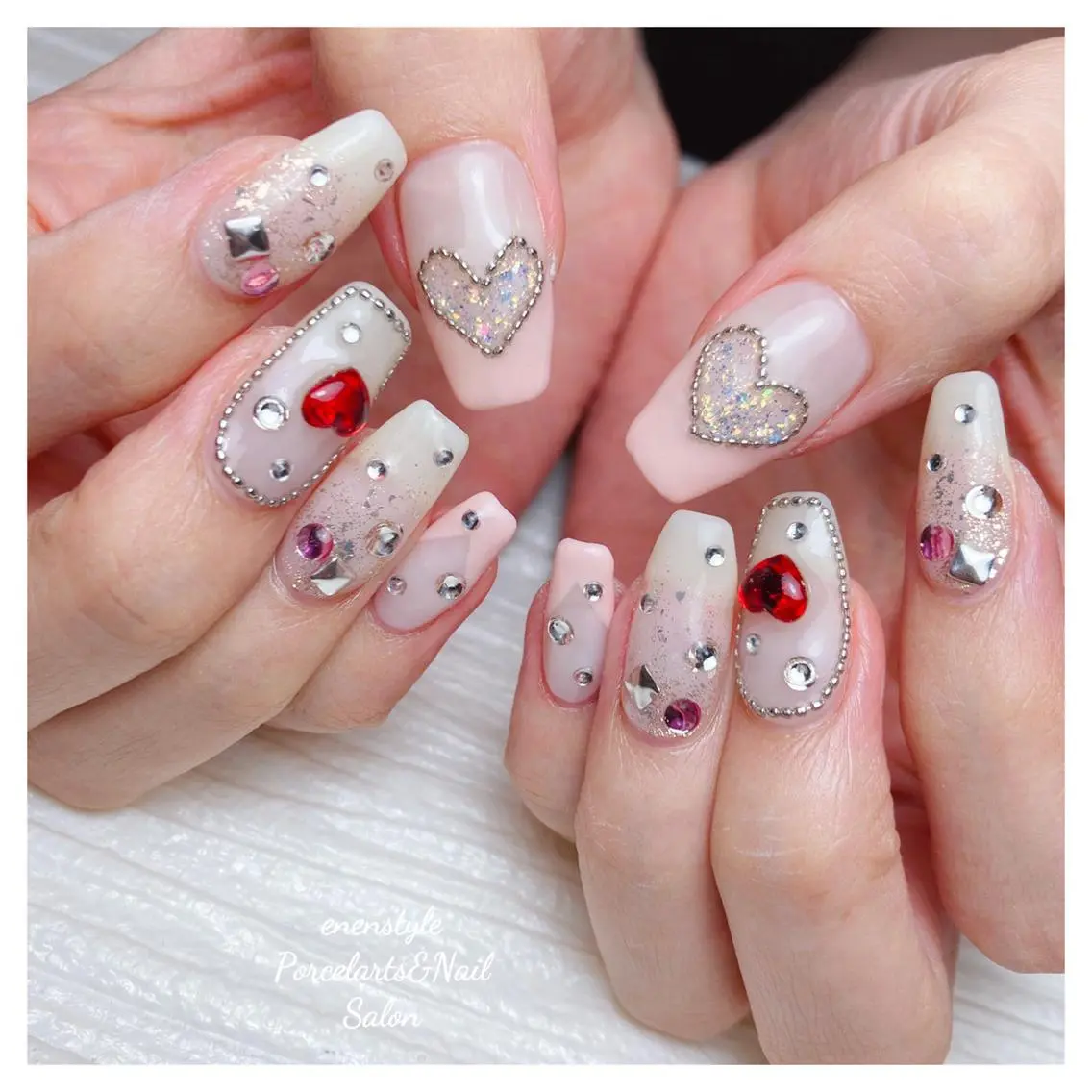 ミディアム ネイル 🐾enen style 🐾のネイルデザイン
