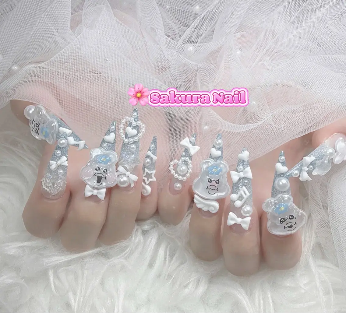 ネイル アートネイル オーロラネイル ボルドー チークネイル フレンチネイル ハンドネイル Sakura Nail Salonのネイルデザイン