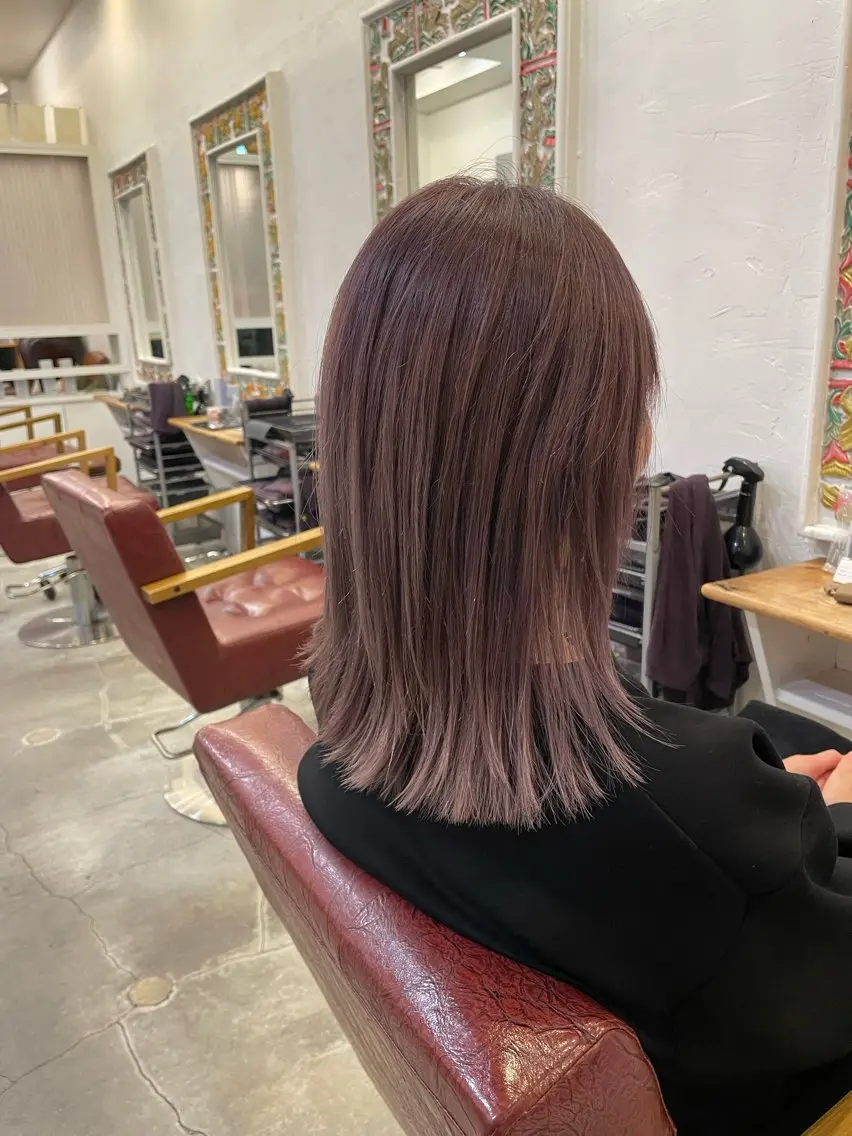 ミディアム カラー ブリーチ グレージュ ラベンダーカラー ラベンダーグレージュ ラベンダーグレー 丹 優菜のヘアスタイル