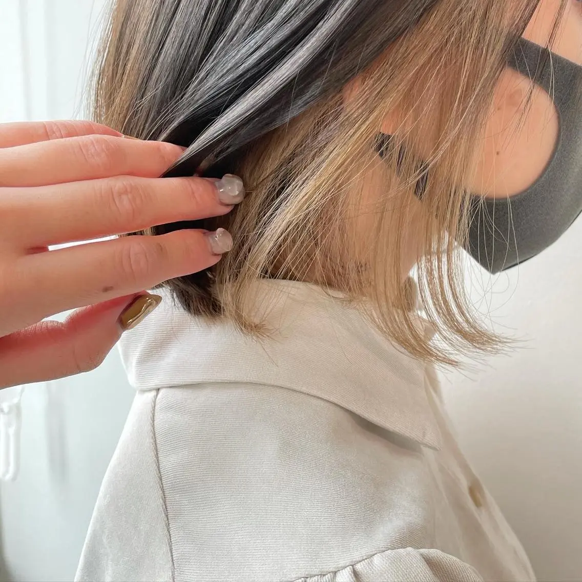 ショート カラー ベージュカラー 透明感カラー イヤリングカラー ハイトーンカラー インナーカラー ヘアカラー 透明感カラー/ レイヤー　YUKAのヘアスタイル