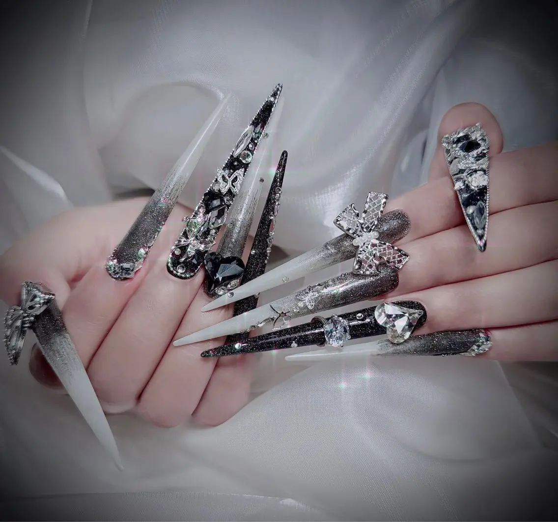 ネイル アートネイル ボルドー フレンチネイル ジェルネイル 氷ネイル・うるうるネイル ハンドネイル Julie NailSalonのネイルデザイン