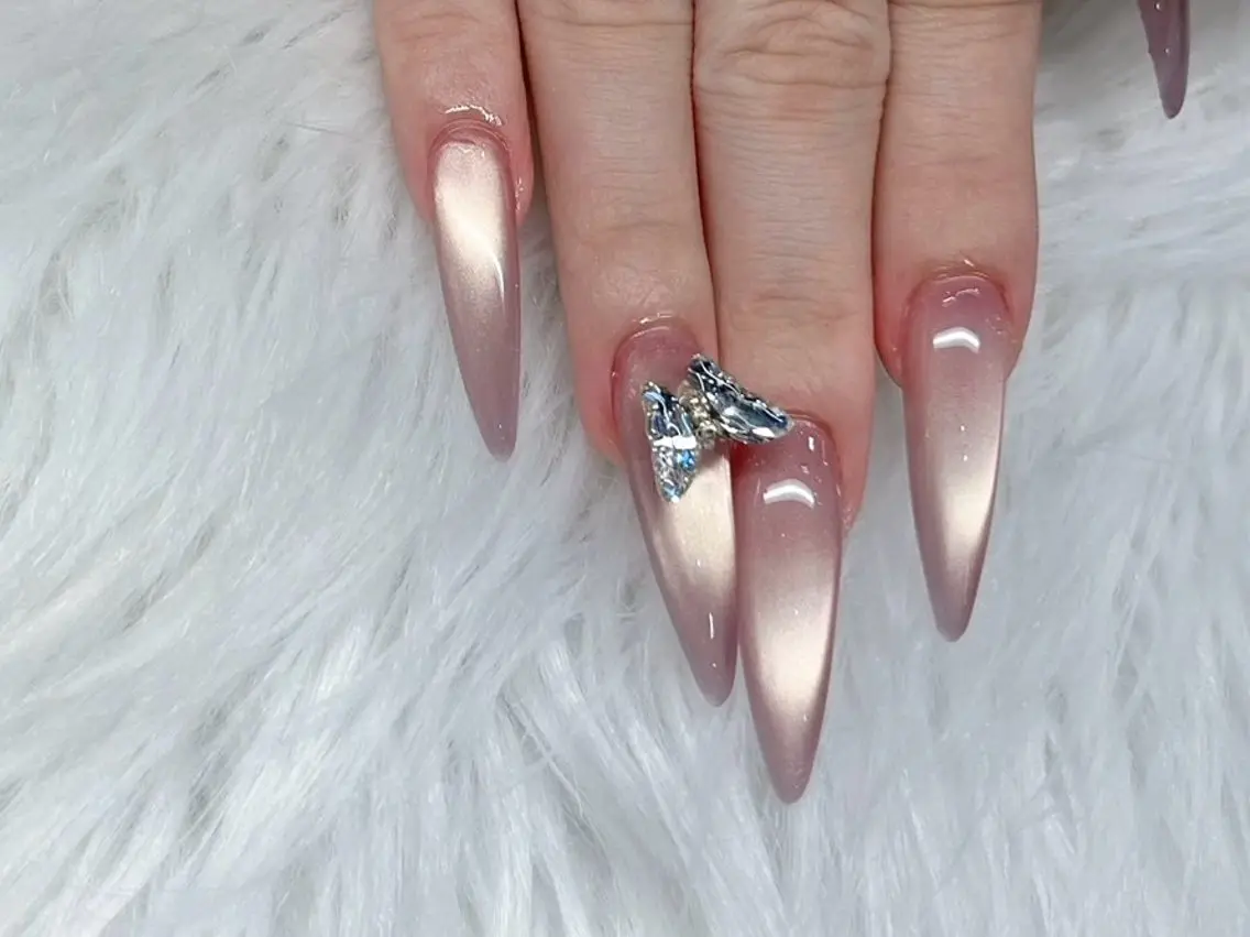 ネイル フレンチネイル ガラスフレンチ ロングネイル マグネットネイル ニュアンスネイル ハンドネイル XIMINANAIL SALON堀江店のネイルデザイン