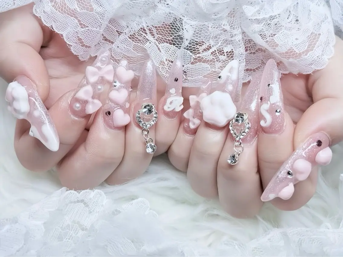 ネイル チークネイル フレンチネイル ガラスフレンチ グラデーション キラキラネイル ハンドネイル Rin Nail 新大久保店のネイルデザイン