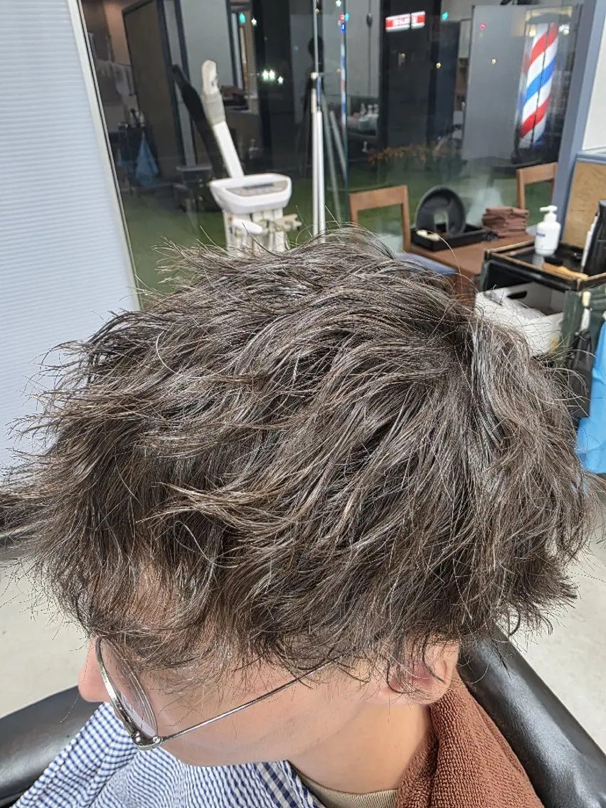 ミディアム 湯浅 俊貴のヘアスタイル