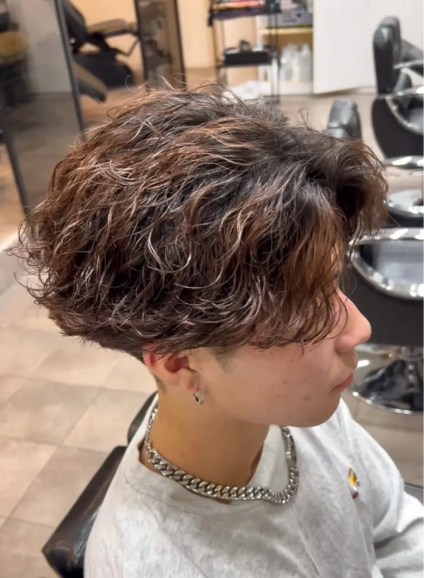 カラー パーマ メンズ フェザーパーマ メンズパーマ 波巻きパーマ QOL円山 SHOTAのヘアスタイル