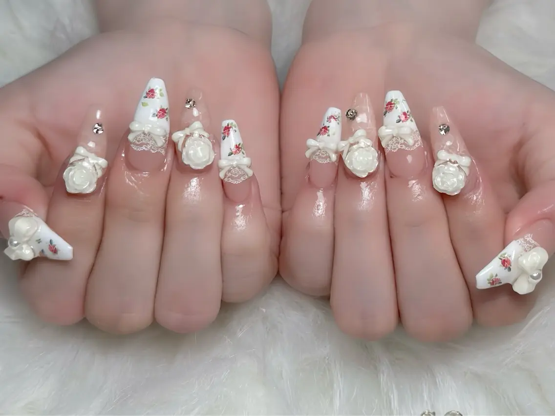 ネイル オーロラネイル チークネイル 桜ネイル クリアネイル ドット ハンドネイル Rin Nail 新大久保店のネイルデザイン