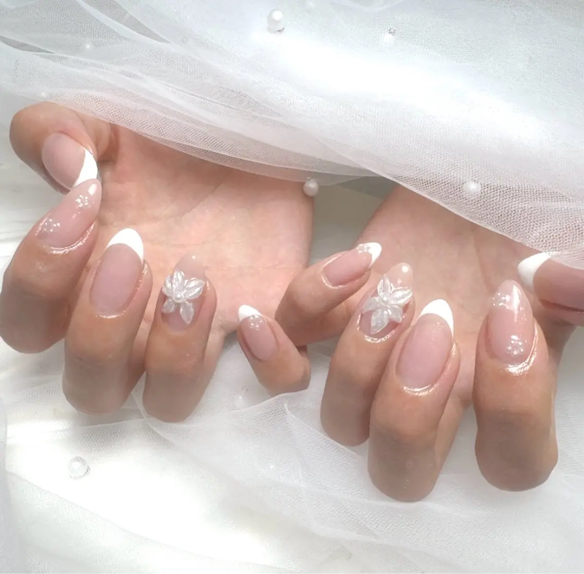ネイル フットネイル フレンチネイル ガラスフレンチ キラキラネイル 持ち込み ハンドネイル Queeens nailのネイルデザイン