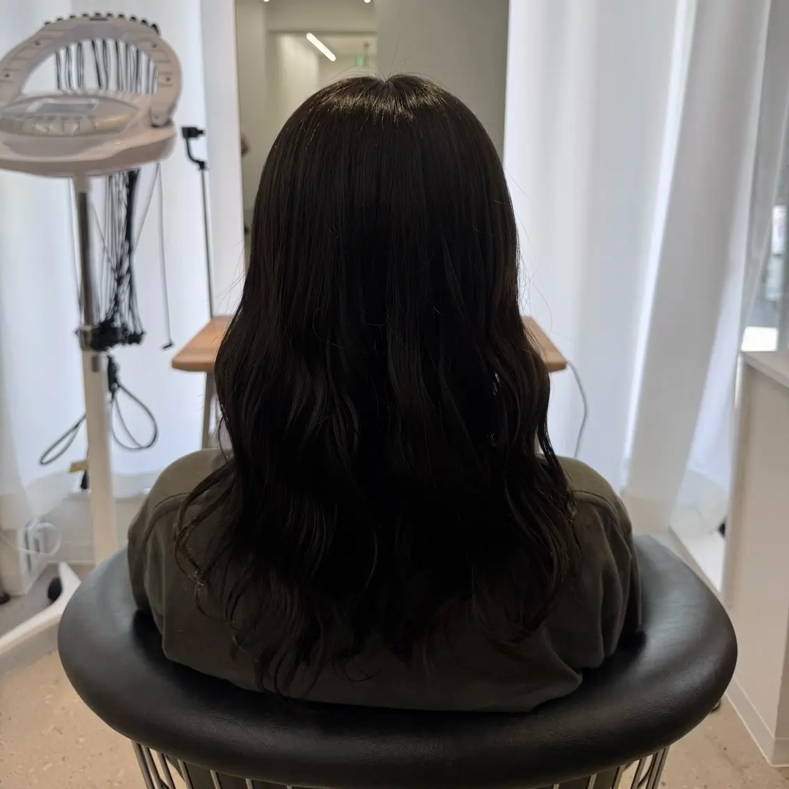 セミロング カラー グレージュ ラベンダーカラー ラベンダーグレージュ ラベンダーグレー ヘアカラー 内田 愛莉のヘアスタイル