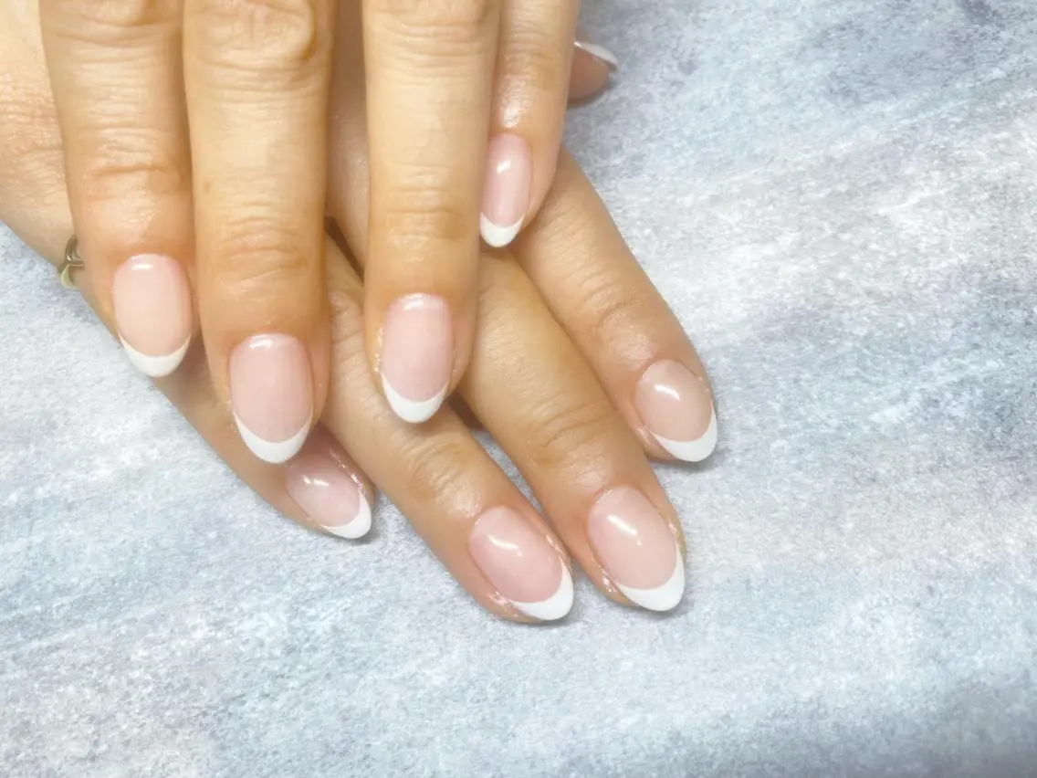 ミディアム ネイル フレンチネイル シンプルネイル 美爪&巻き爪ケア❤️ ネイルサロンNANOのネイルデザイン