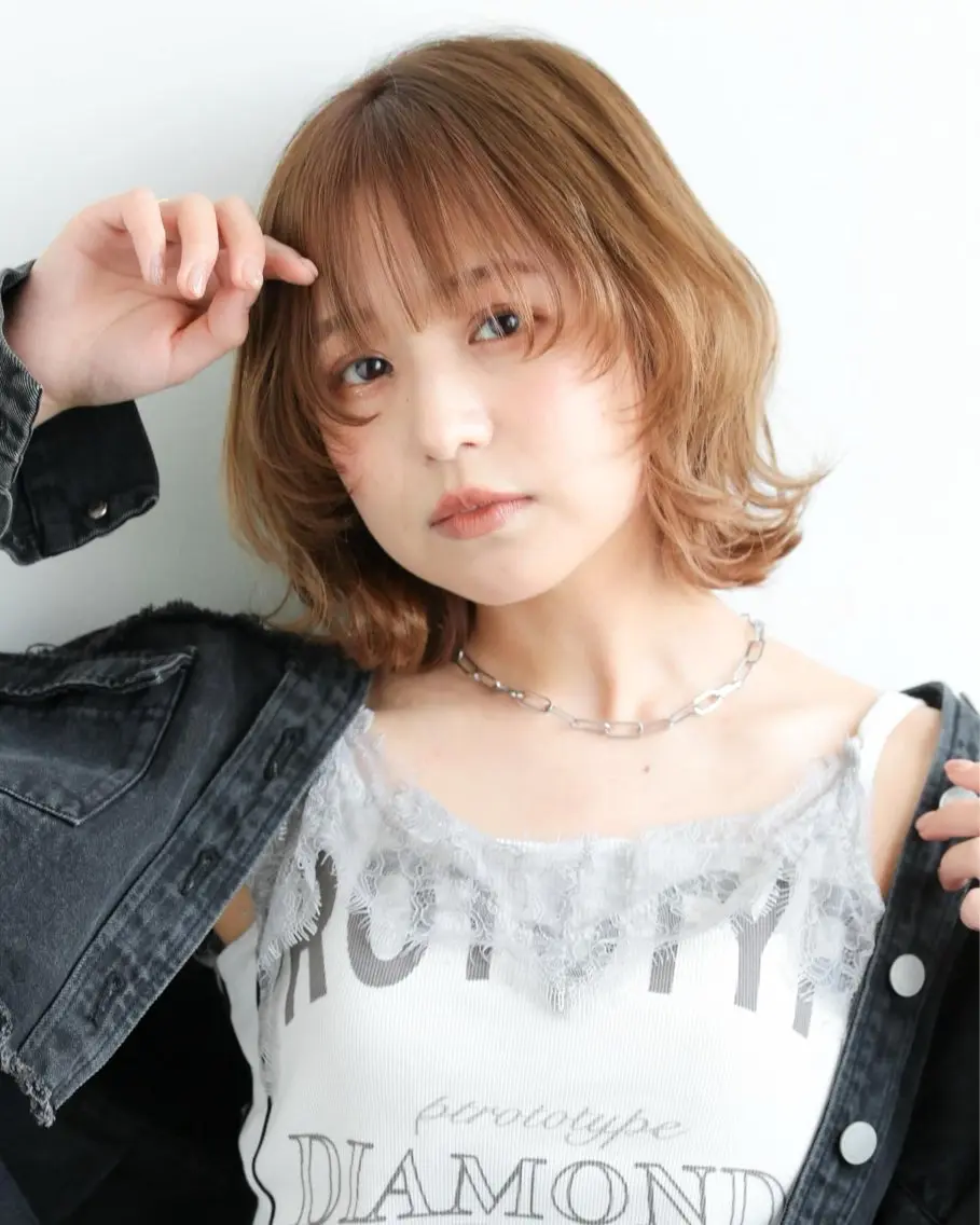 ミディアム カット ヘアカラー 中嶋 夏美のヘアスタイル