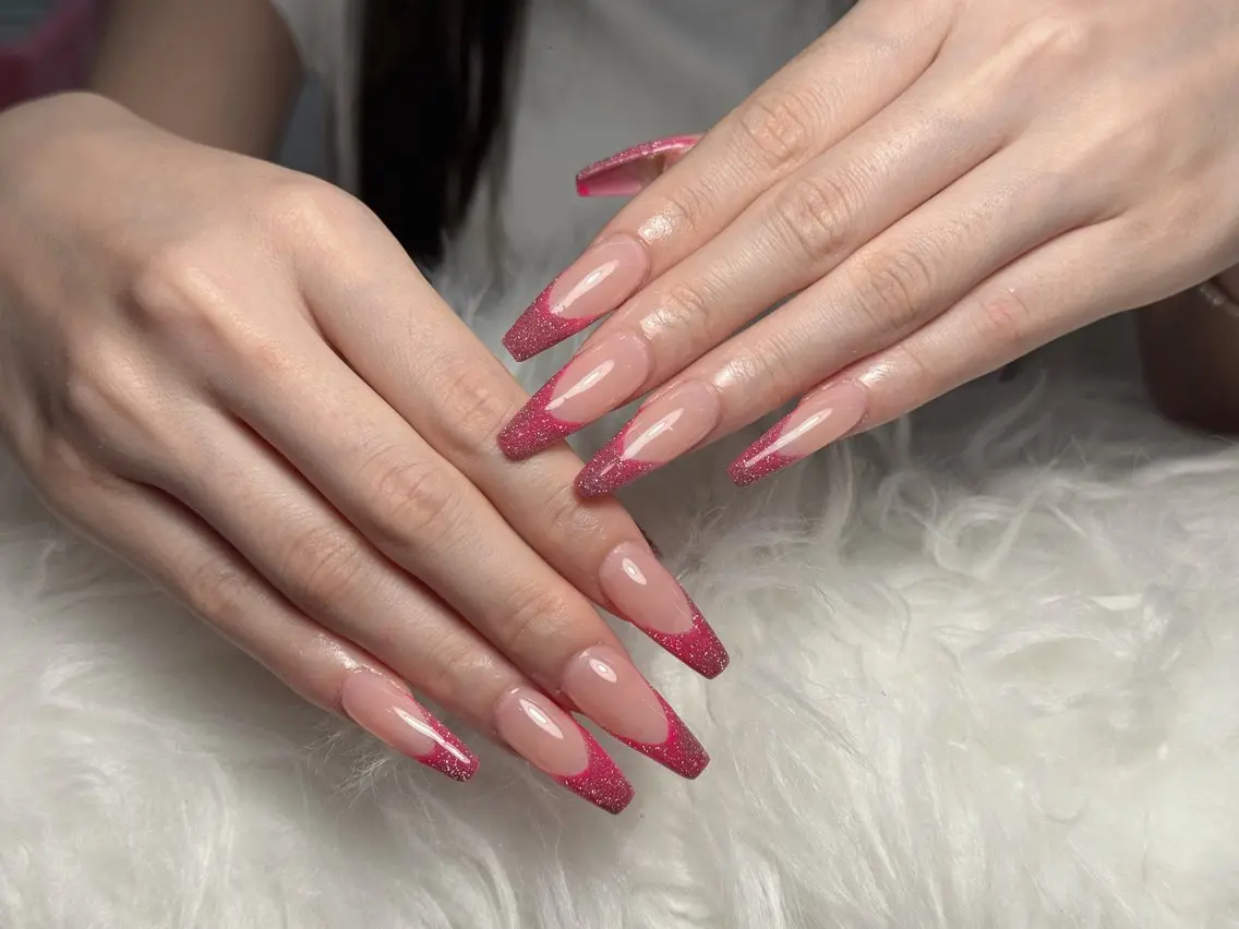 ネイル ガーリー キラキラネイル 韓国ネイル ロングネイル シンプルネイル ハンドネイル Genie Mika Nailsのネイルデザイン