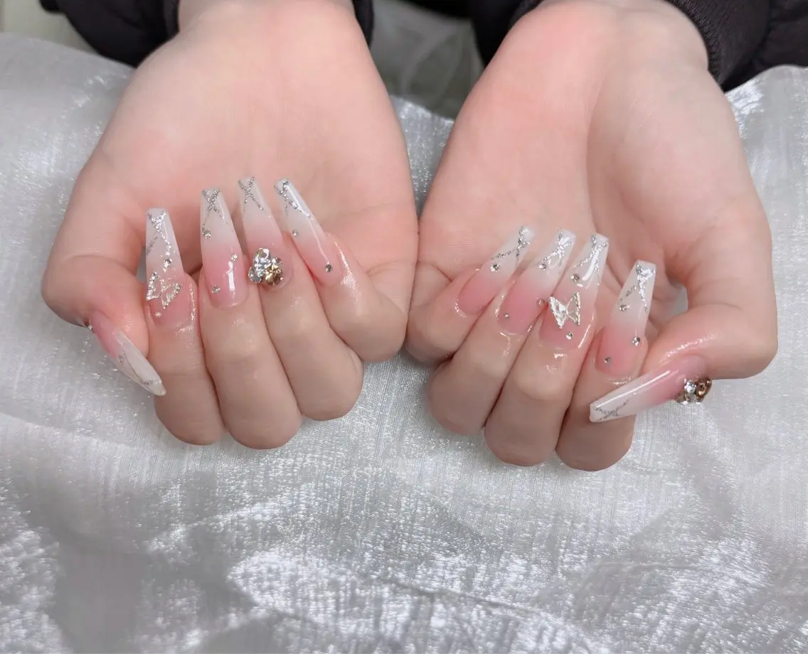 ネイル オーロラネイル フレンチネイル ジェルネイル ハロウィン キラキラネイル H.baby Nail Salonのネイルデザイン